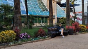 Центр Сочи ~ цветы и стекло