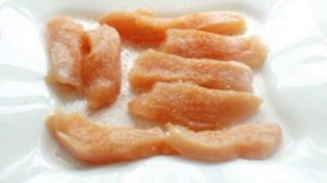 Куриные кусочки в панировке