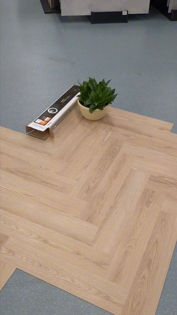 Клеевой кварцвинил Tarkett New Age Herringbone Helio. Маленький формат. Разные виды укладки. 2025 смотреть онлайн