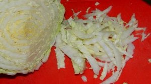 Кукурузный салат с помидорами и капустой