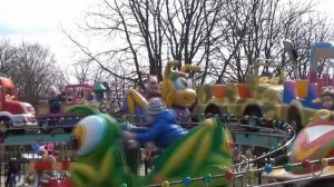 Прогулка в парке. Карусели