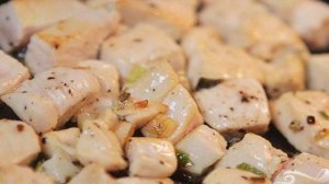 Кесадильяс с курицей, беконом и авокадо