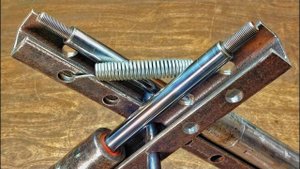 Шикарное применение старых амортизаторов!