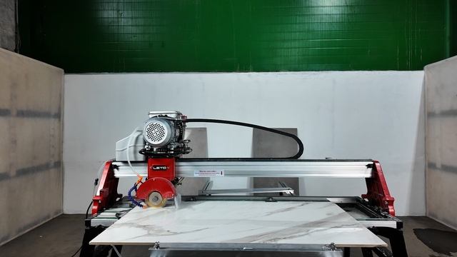 Прямой рез керамогранита на промышленном плиткорезе LETO TOOLS T10-12 смотреть онлайн