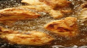 Куриные крылышки с бататом и черносливом