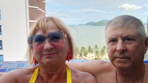 Вьетнам.Нячанг.Болтплки в бассейне о дальнейших планах ...Куда полетим потом...