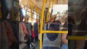 В мариупольском автобусе мужчина размахивал пистолетом, а потом удалился в неизвестном направлении.