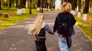 Песня «Мамочка моя» исполняет Олеся Озерова, сл. Елена Корвин, муз.Константин Дерр.