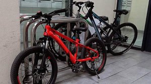 Велосипедный вор терроризирует жильцов ЖК на юге Москвы