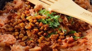 Кулебяка с капустой и изюмом