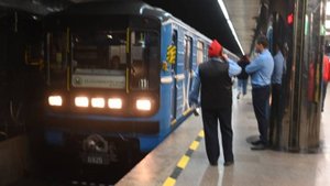Девушка упала на рельсы в метро Екатеринбурга