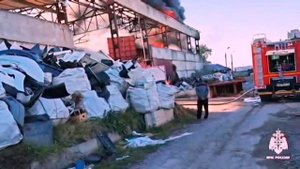 В Георгиевске потушили пожар на складе по утилизации отходов