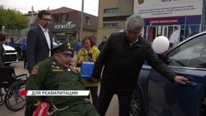 "Не мера поддержки, а средство реабилитации", - в Улан-Удэ вручили автомобили участникам СВО