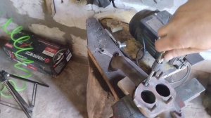 Как выкрутить заломанную шпильку. Два способа.