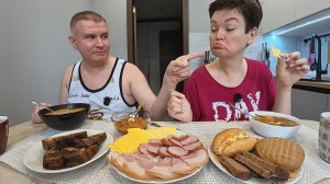 Мукбанг УХАЖИВАЮ за мужем больше чем за СОБОЙ, покупаю ПОДАРКИ боюсь что УЙДЁТ? Семейный обед Россия