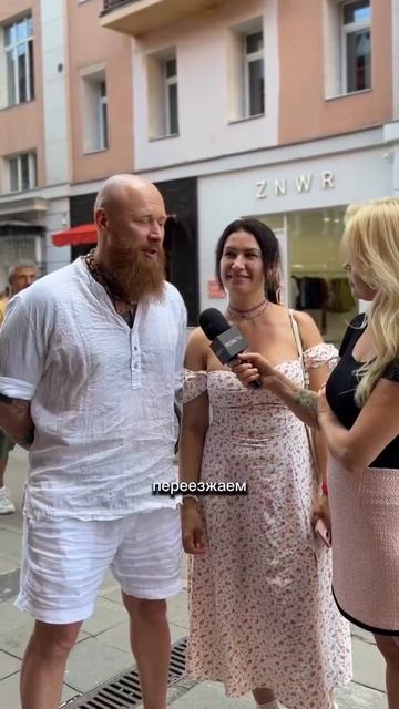 Встретили на Патриках замечательную семью 🥰🥹 смотреть онлайн