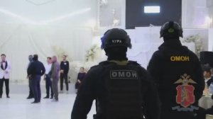 В Красноярском крае силовики накрыли свадьбу мигрантов на 650 (!!!) человек 🫡😡👊