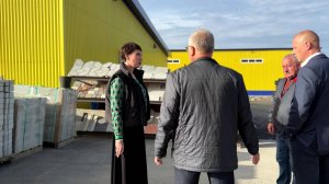 Мэр Магадана Лариса Поликанова посетила завод предприятия «Магстрой 49»