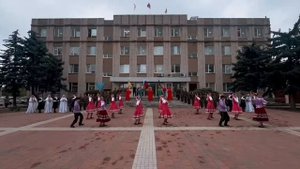 УЧАЩИЕСЯ ШКОЛЫ №18 ГОРОДА НЕВИННОМЫССКА ПОБЕДИЛИ В КРАЕВОМ ТАНЦЕВАЛЬНОМ ФЛЕШМОБЕ