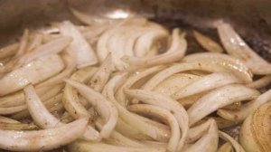 Куриные окорока с соусом