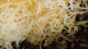 Куриные рулетики с грибами и сыром