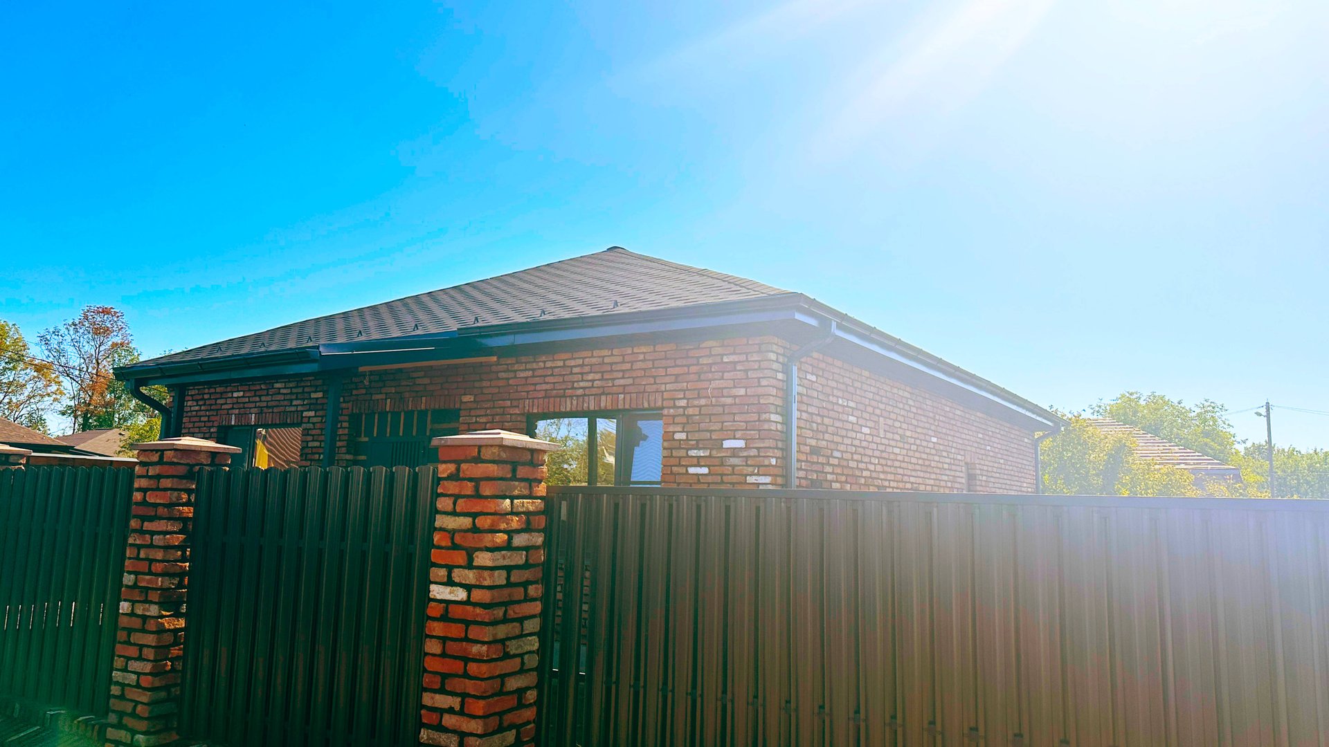 Дом мечты: терраса, 3 спальни и всё для комфортной жизни — отличная локация и цена! смотреть онлайн