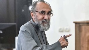 Архиепископа Аджапахяна признали виновным в призывах к захвату власти в Армении