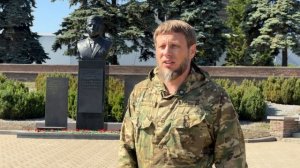 Возложение к памятнику Александра Захарченко в Донецке