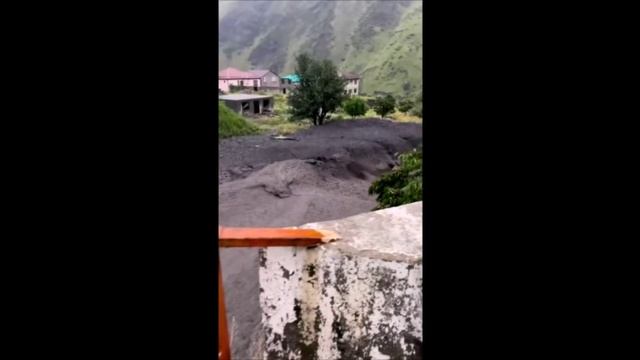 Селевой поток в горах