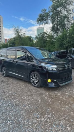 Получили два Toyota Voxy из Японии - для нашего клиента Бориса из г. Владивосток !