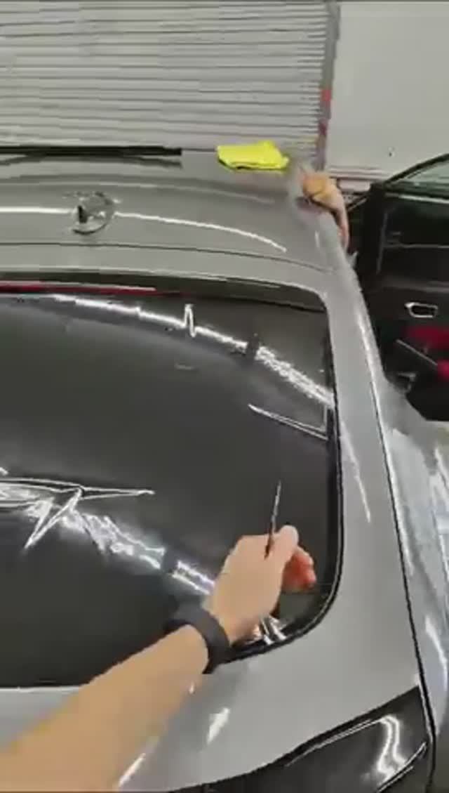 Тонировка стекла автомобиля своими руками: Как идеально наклеить пленку БЕЗ пузырей! смотреть онлайн