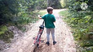 Прогулка на великах с Ванюшкой к Чёрному озеру у Михалей