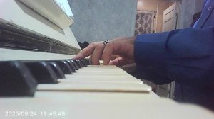 Пианино: русская народная "Как под горкой, под горой"