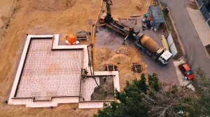 Аэросъемка заливки фундамента для дома. Видеопродакшн Свобода Медиа СПб. Обзор дома.