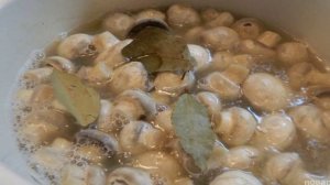 Маринованные шампиньоны с маслом и уксусом