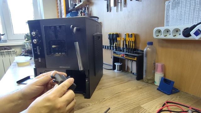 Кофемашина Bosch чистка диспенсера (течёт только из одного носика) смотреть онлайн