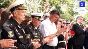 В Севастополе торжественно открыли мемориальную доску Юрию Лужкову