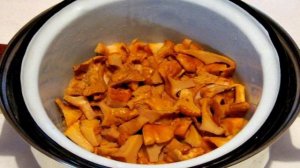 Маринованные лисички с корицей