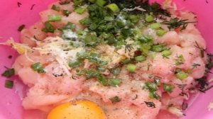 Куриные оладьи с сыром и зеленью