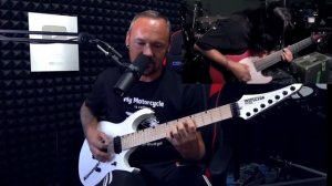 Умеет ли играть на гитаре Stephen Carpenter из Deftones?