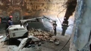 Демонтажный робот B-D170.  Удаление футеровки.
