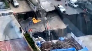 В Бангкоке образовался гигантский провал дороги 50 метров