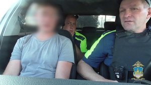 полицейские не допустили выезд пьяного водителя грузовика на федеральную автодорогу