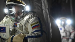 Подготовка к выходу в открытый космос