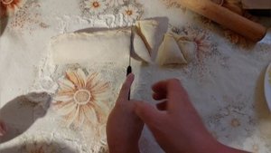 Готовим с Лаурой. Быстрые пирожки с сыром.