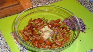 Маринованные опята с горошком