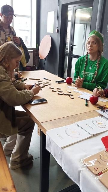 Роспись значков