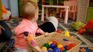 Дети играют