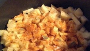 Картофель тушеный со свининой в мультиварке