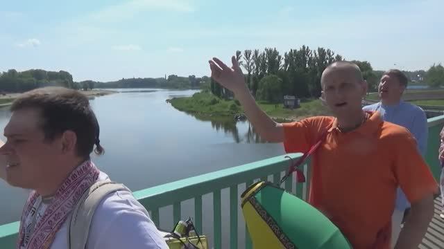 Говинда джая-джая..Харинама, Ярославль, день города, 2016.